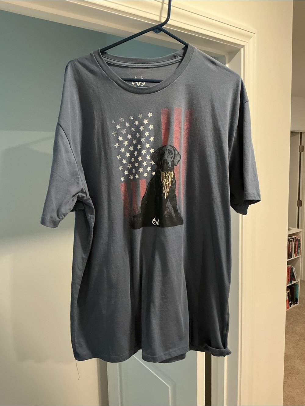 Realtree Short Sleeve Tee with Flag & Dog Graphic - Blue